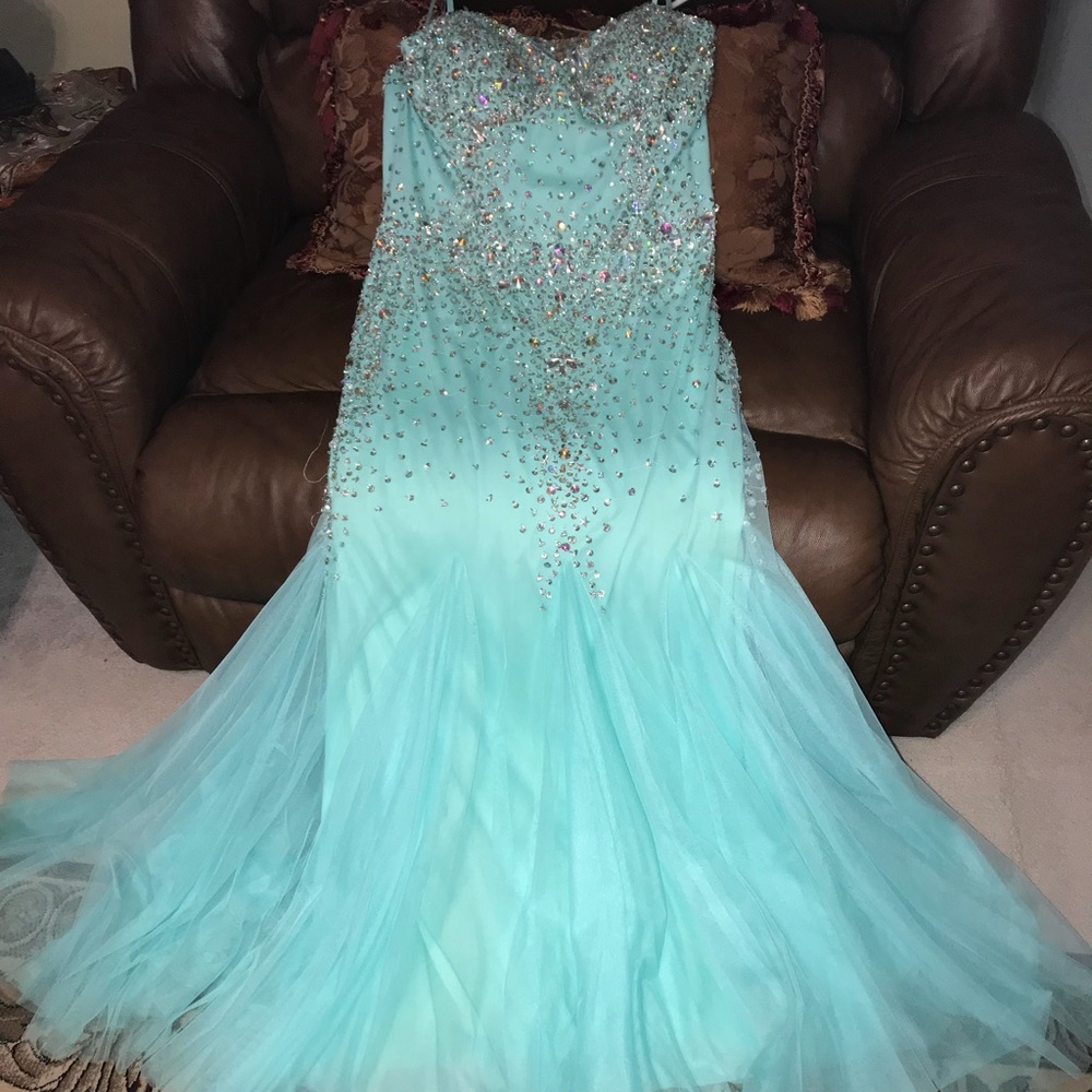 Dress - Picture 2 of 2